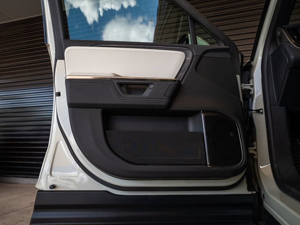 Used 2025 Rivian R1S Premium Dual AWD/4WD image 23
