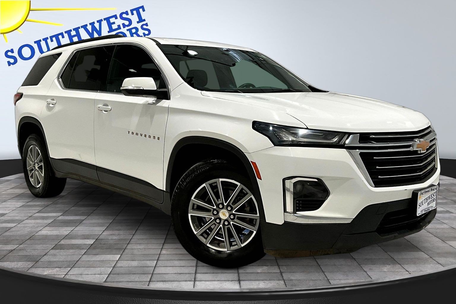Used 2023 Chevrolet Traverse LT AWD/4WD image 3