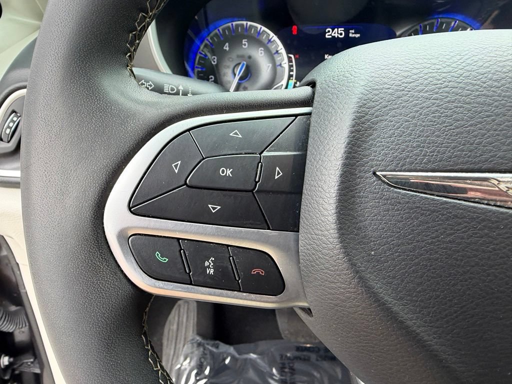 Used 2022 Chrysler Pacifica Touring-L FWD image 22