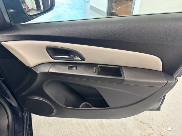 Used 2015 Chevrolet Cruze LS FWD image 23