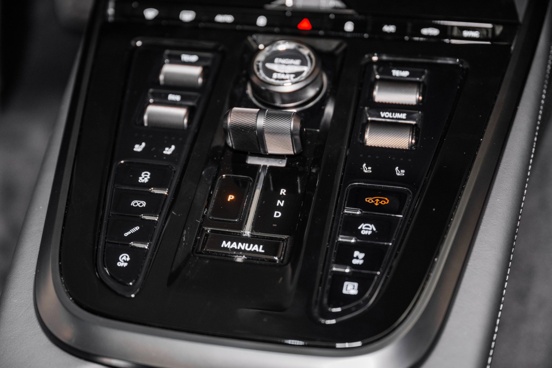 Used 2025 Aston Martin DBX 707 image 41