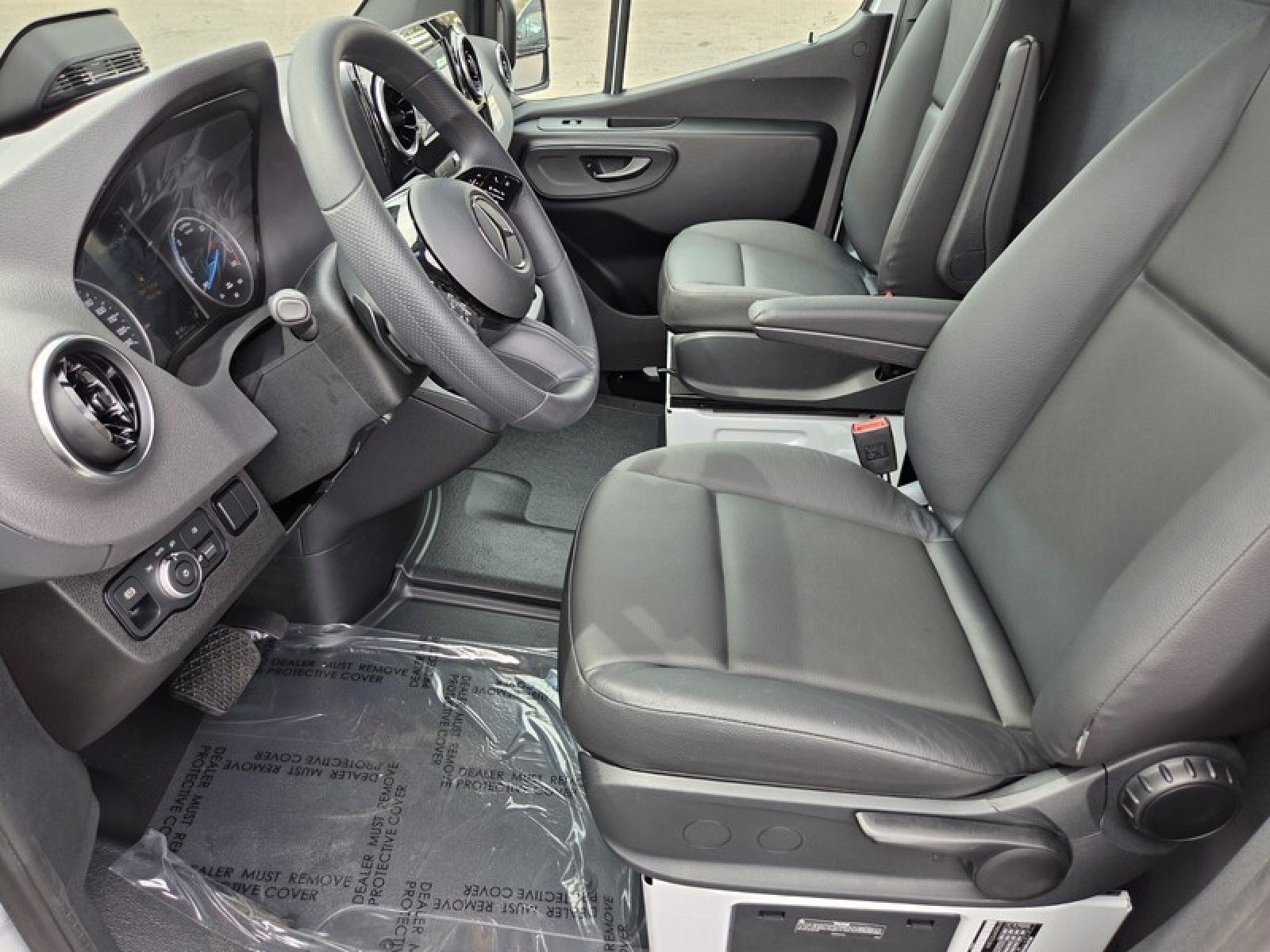 New 2025 Mercedes-Benz eSprinter 170 Cargo image 11