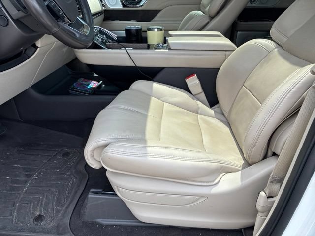 Used 2020 Lincoln Navigator Reserve w/ Luxury Package AWD/4WD image 17