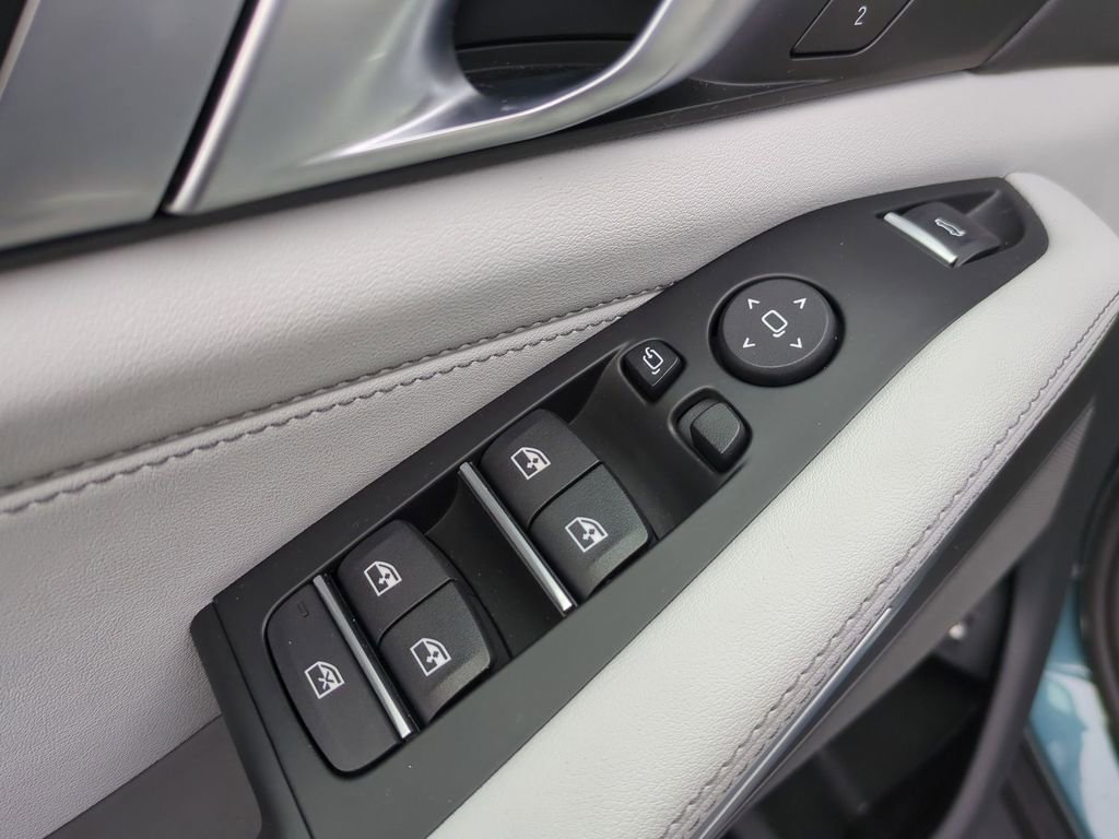 Used 2025 BMW X5 xDrive50e w/ Premium Package image 13