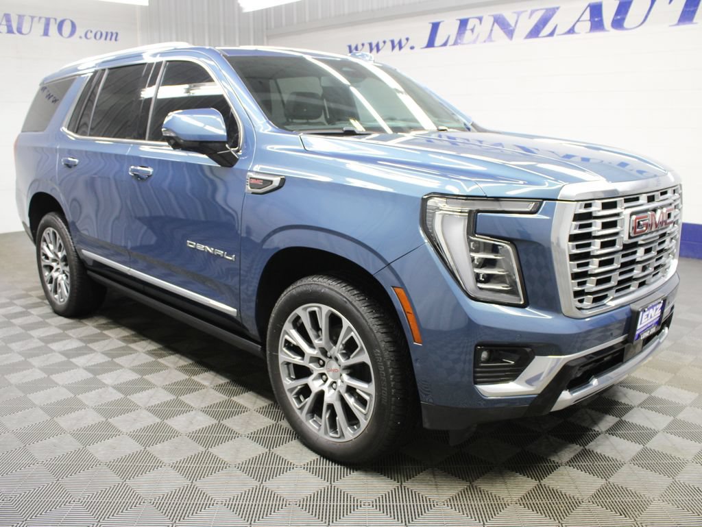 Used 2026 GMC Yukon Denali w/ Sun & Power Step Package AWD/4WD image 3