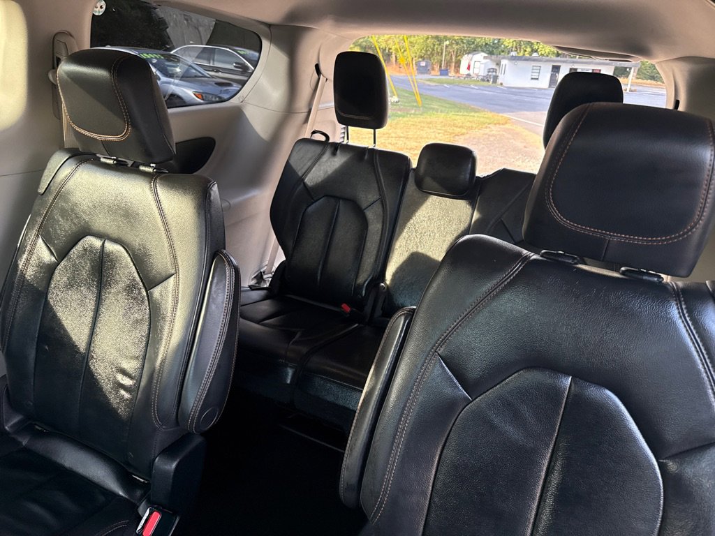 Used 2017 Chrysler Pacifica Touring-L w/ Tire & Wheel Group image 12