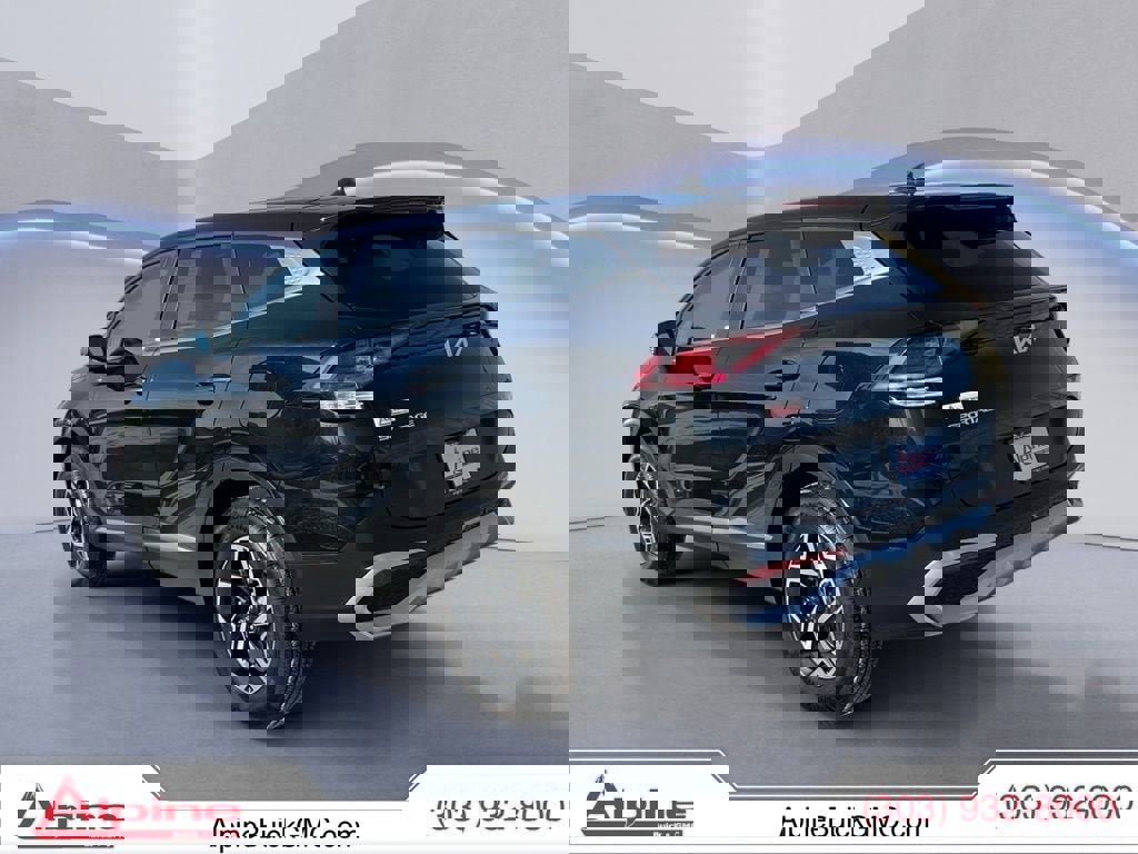 Used 2024 Kia Sportage LX image 3