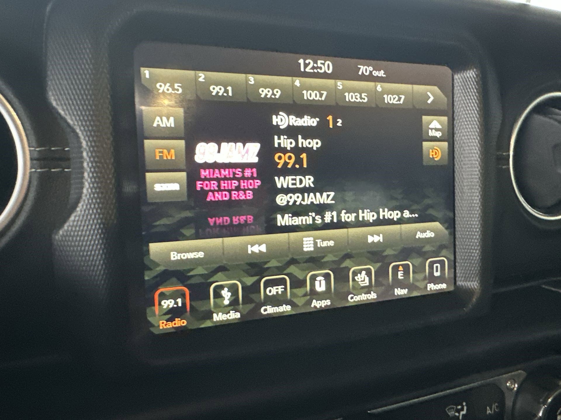 Used 2019 Jeep Wrangler Unlimited Sahara w/ Uconnect 4C Nav & Sound Group image 12