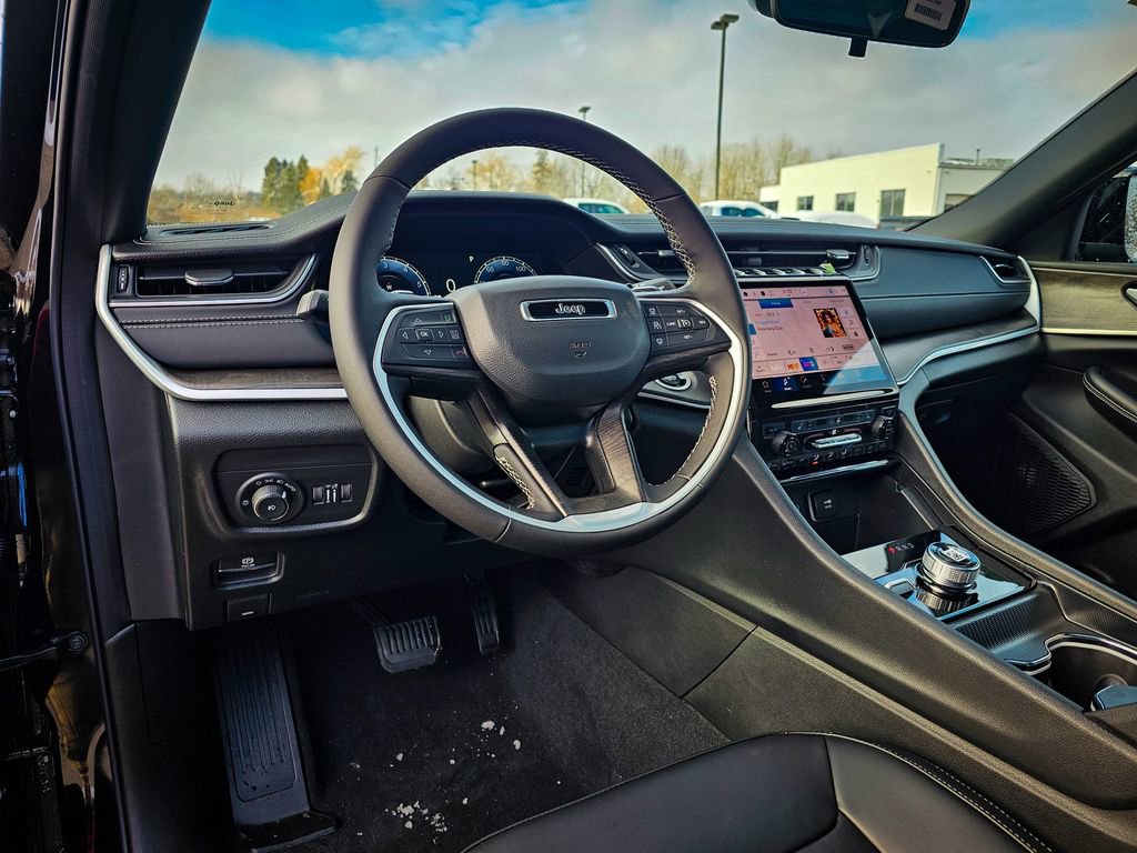 New 2025 Jeep Grand Cherokee L Limited w/ Black Appearance Package image 14
