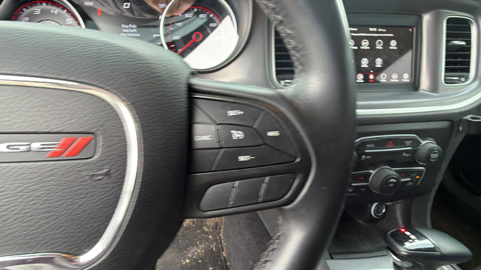 Used 2022 Dodge Charger SXT w/ Driver Convenience Group image 28