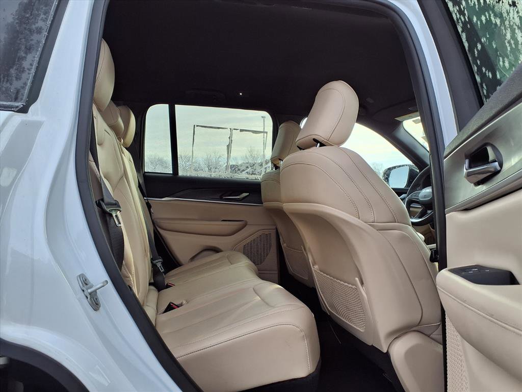 Used 2024 Jeep Grand Cherokee Limited image 27