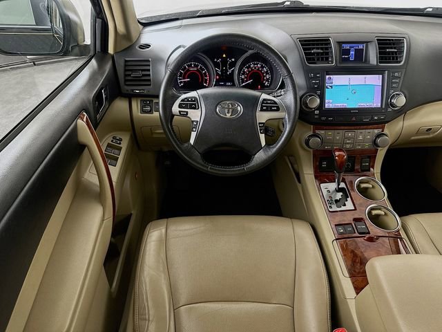 Used 2012 Toyota Highlander Limited w/ Tow Pkg image 4