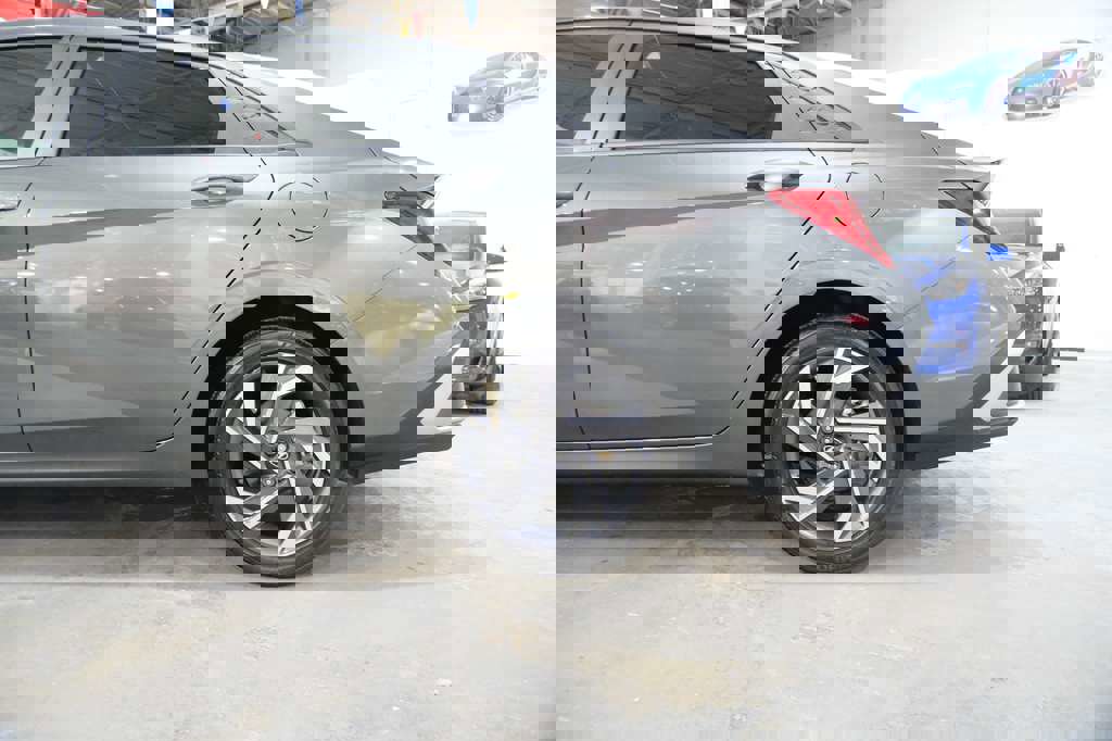 Used 2025 Hyundai Elantra Sport image 7