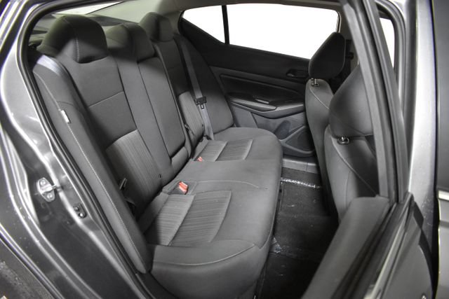 Used 2025 Nissan Altima 2.5 SV FWD image 31