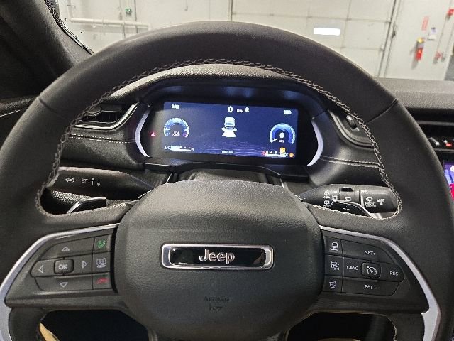 Used 2024 Jeep Grand Cherokee L Laredo AWD/4WD image 16