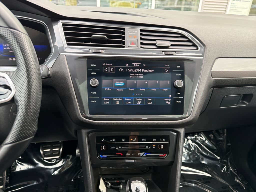 Certified 2024 Volkswagen Tiguan SE R-Line AWD/4WD image 20