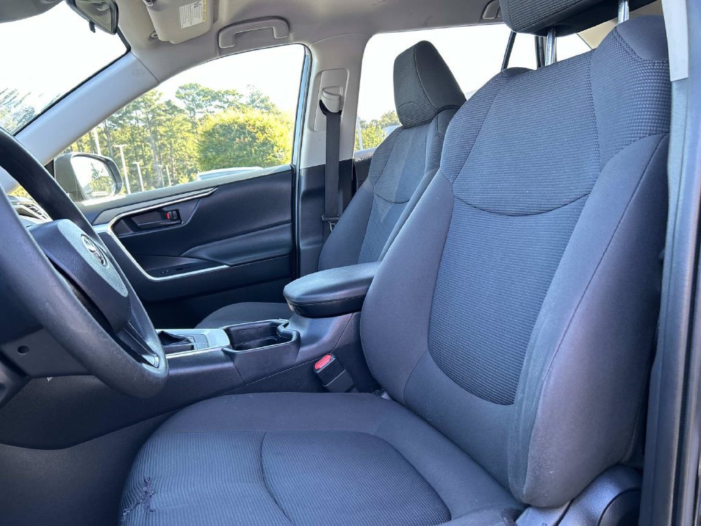 Used 2020 Toyota RAV4 LE FWD image 19