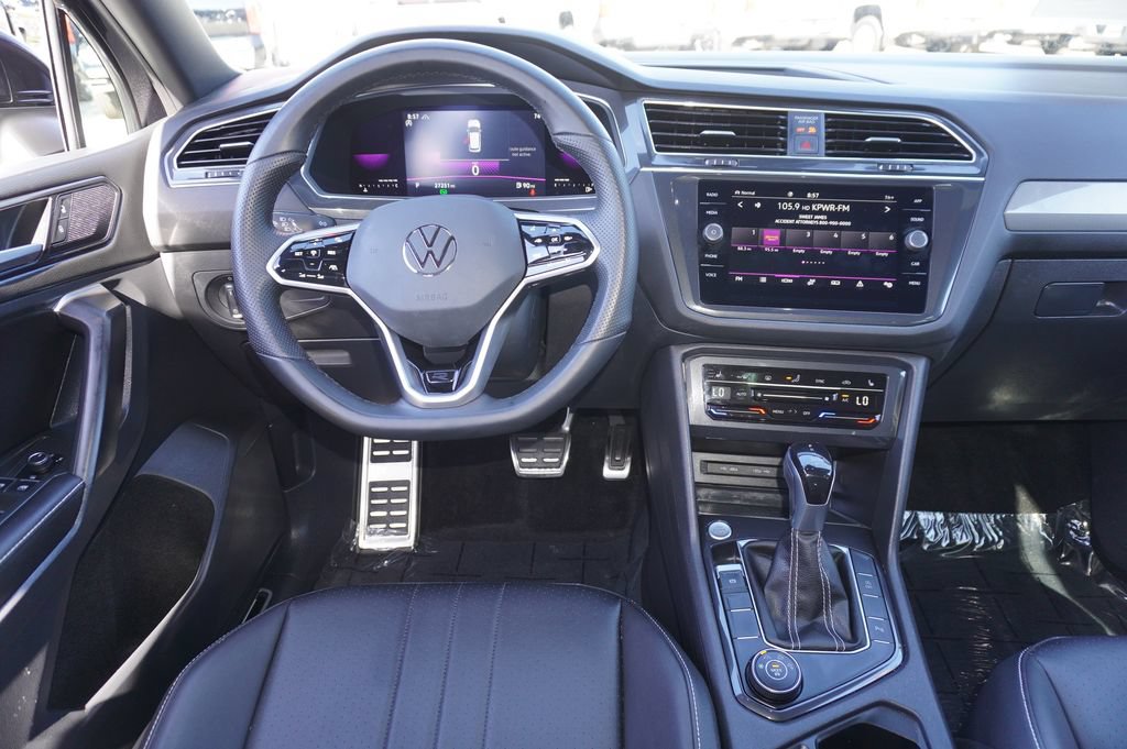 Used 2023 Volkswagen Tiguan SE R-Line AWD/4WD image 10