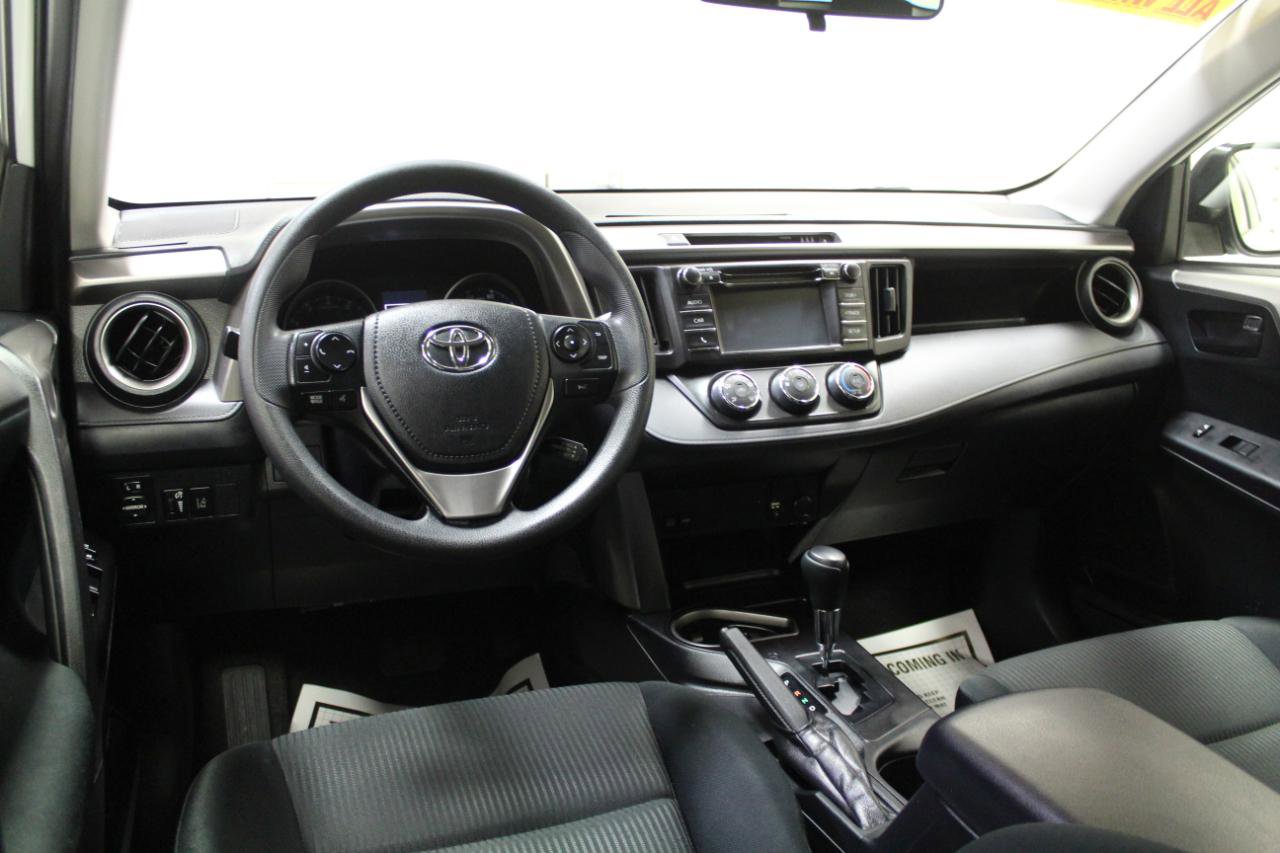Used 2017 Toyota RAV4 LE image 7