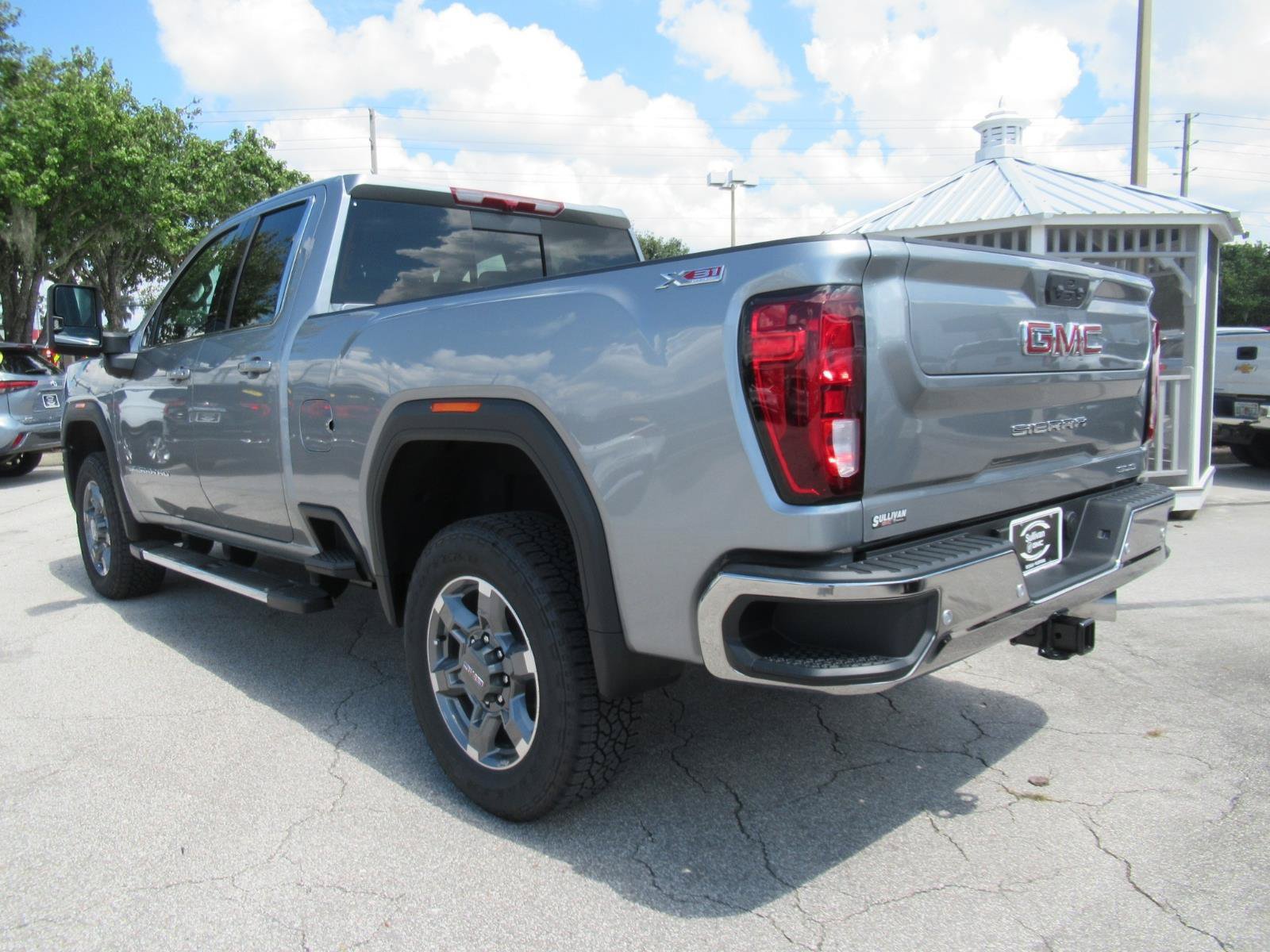 New 2026 GMC Sierra 2500 SLE w/ SLE Value Package; AWD/4WD image 5