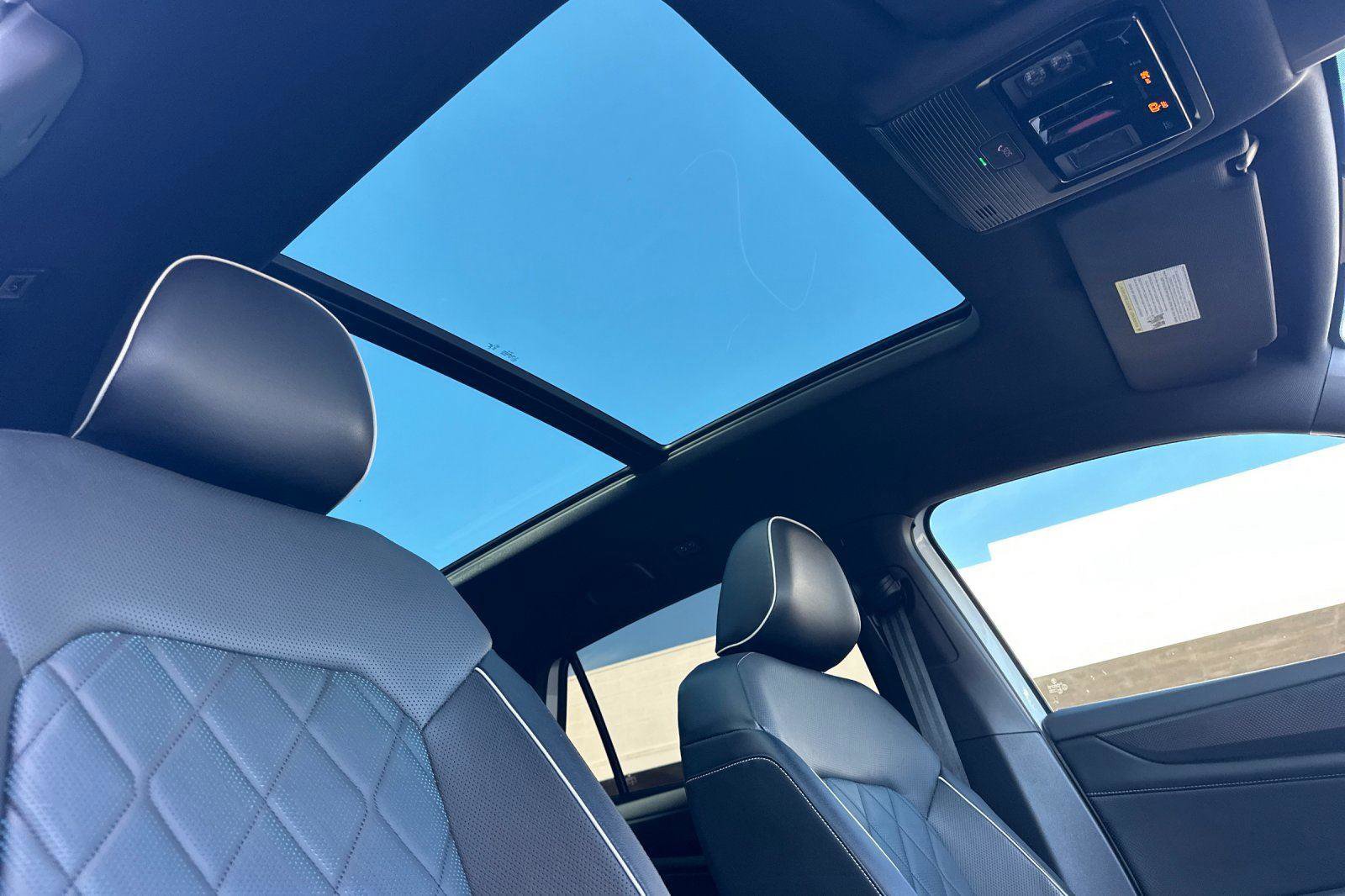 Used 2024 Volkswagen Atlas Cross Sport SEL Premium R-Line image 18