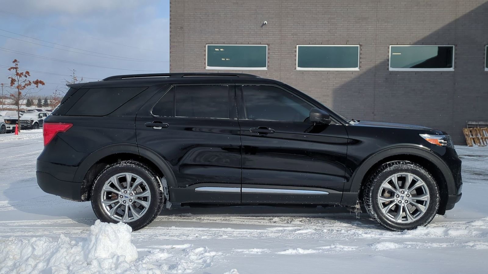 Certified 2021 Ford Explorer XLT w/ Equipment Group 202A image 9