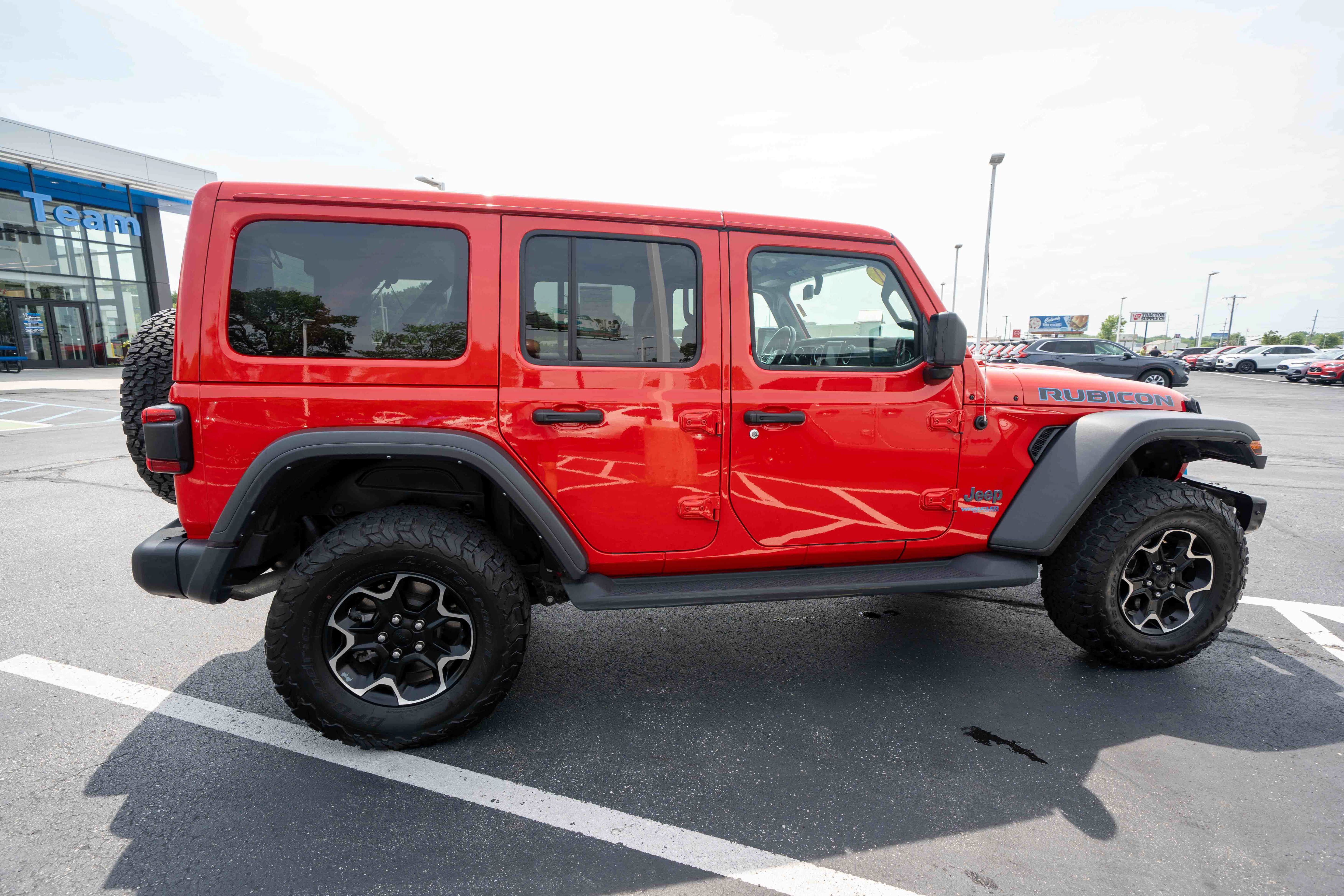 Used 2021 Jeep Wrangler Unlimited Rubicon 4xe w/ Steel Bumper Group AWD/4WD image 6