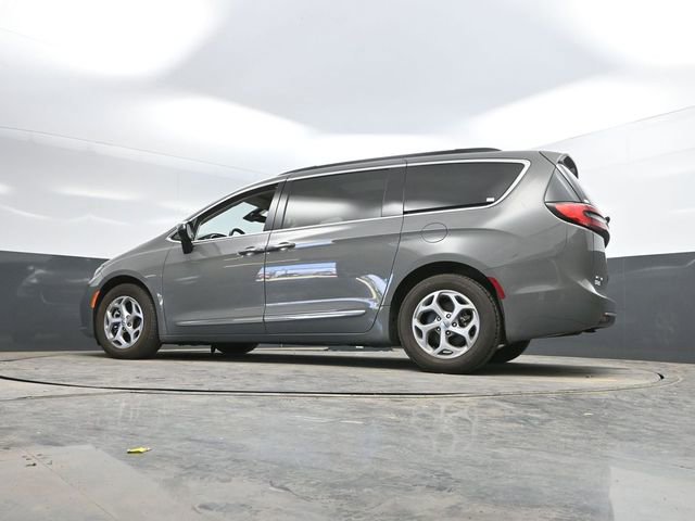 Used 2023 Chrysler Pacifica Limited FWD image 42