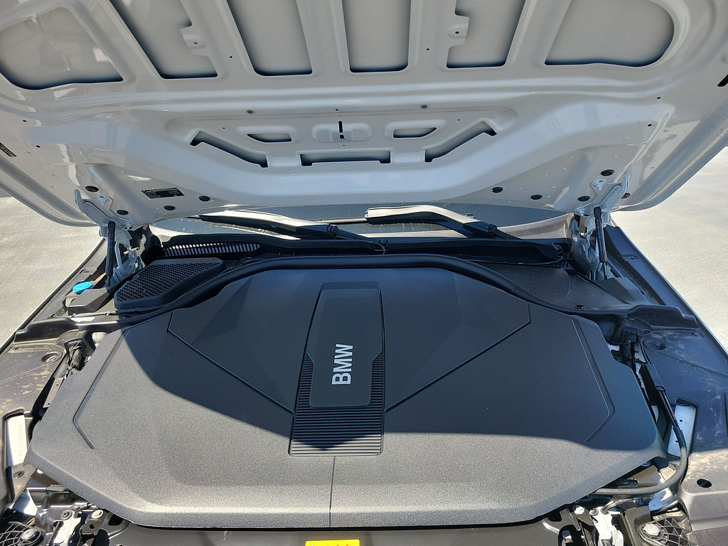 New 2026 BMW i5 eDrive40 w/ Convenience Package RWD image 36