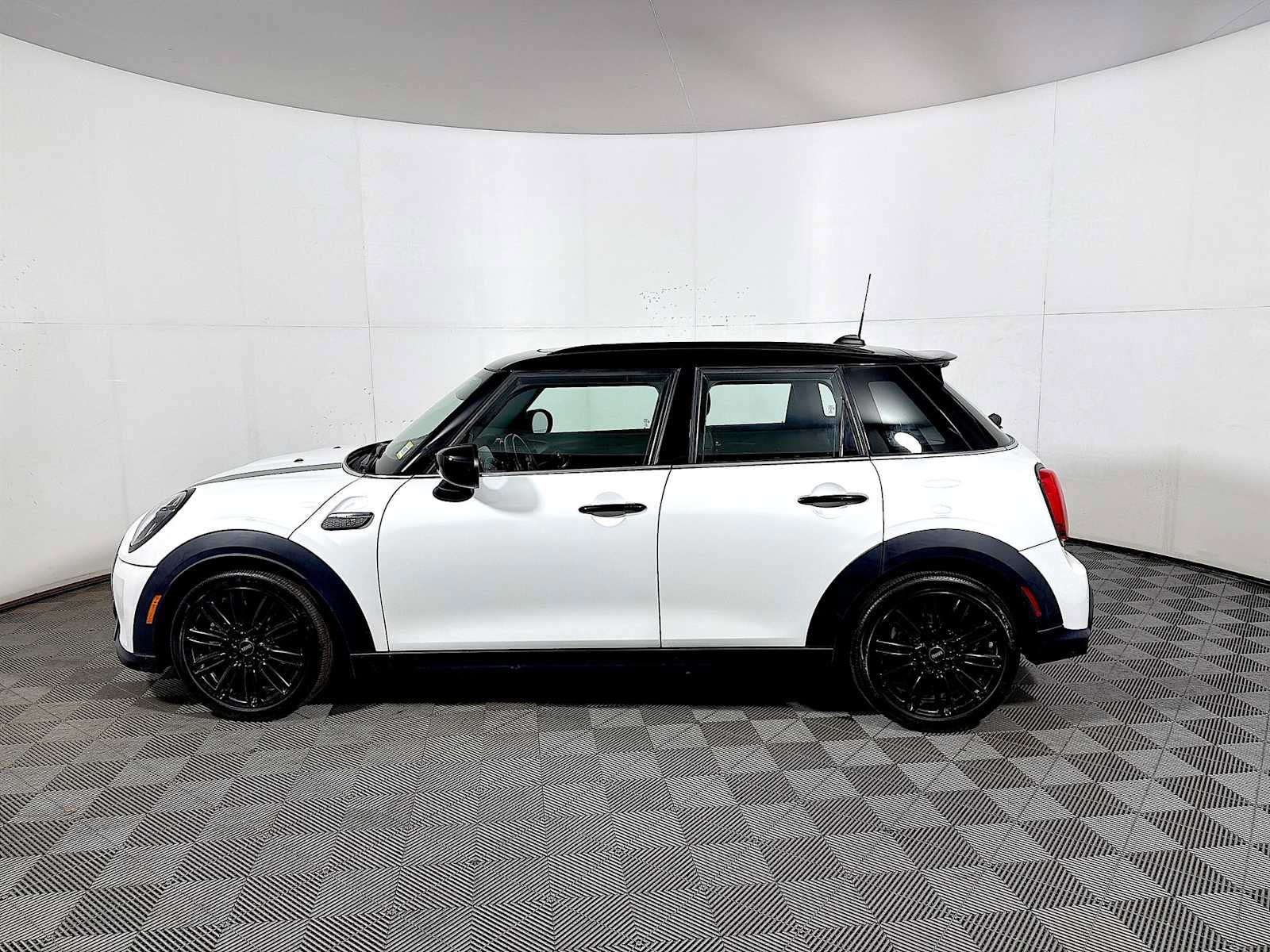 Certified 2023 MINI Cooper S w/ Signature Upholstery Package FWD image 4