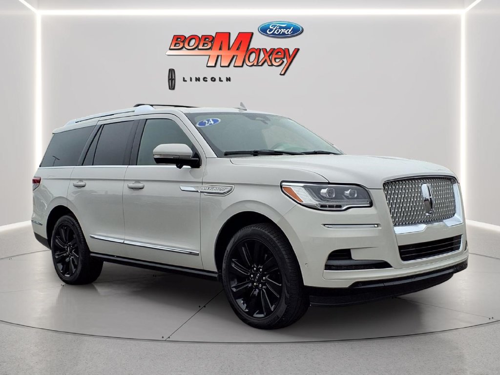 Used 2024 Lincoln Navigator Reserve AWD/4WD image 3