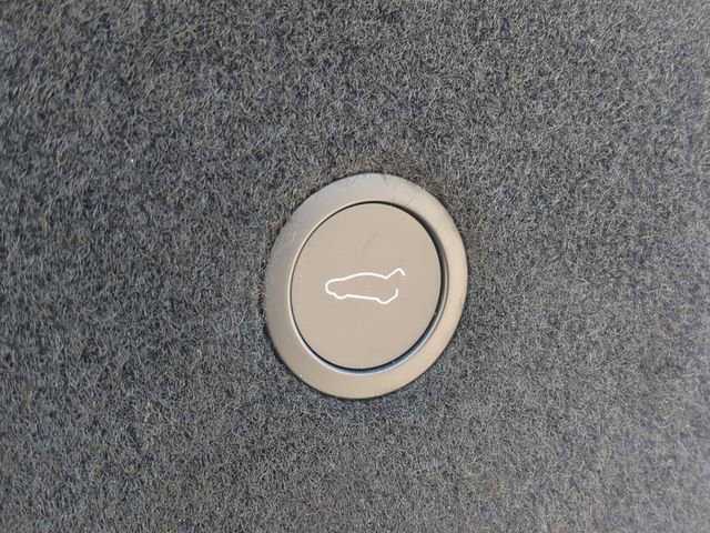 Used 2021 Tesla Model S Plaid image 8