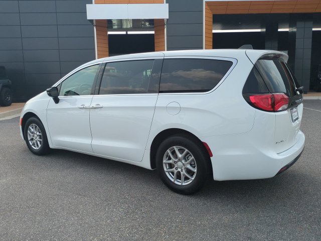 New 2027 Chrysler Pacifica LX FWD image 6