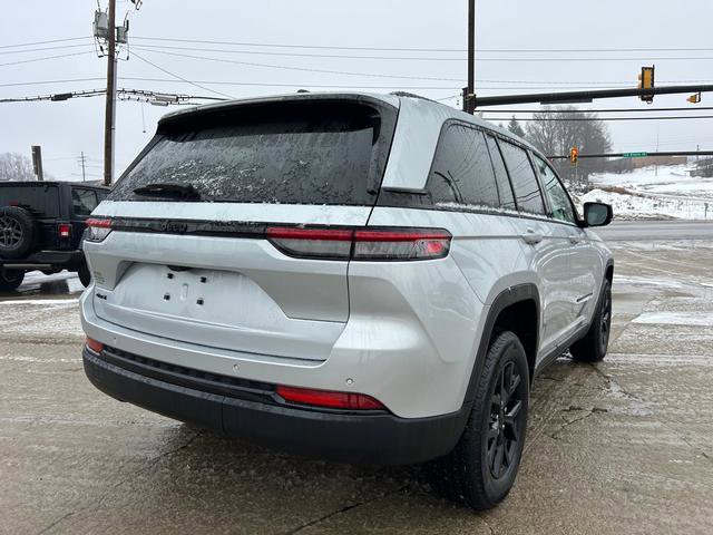 New 2025 Jeep Grand Cherokee Altitude image 5
