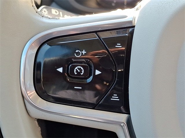 Used 2023 Volvo XC60 B6 Ultimate image 17