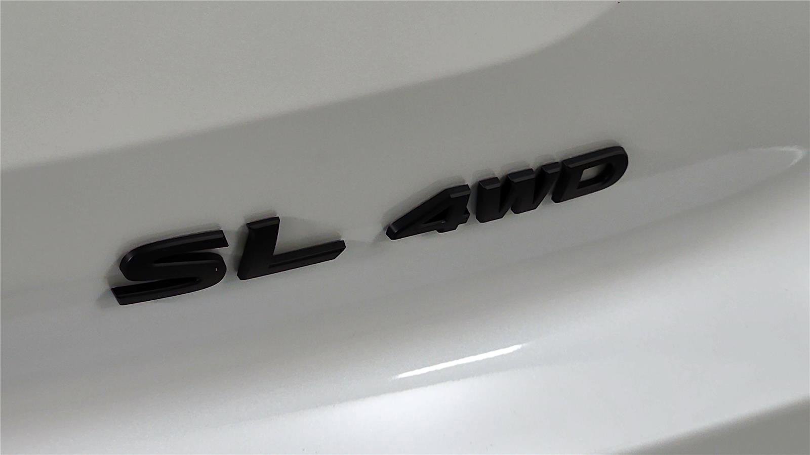 Used 2025 Nissan Pathfinder SL w/ Black Appearance Package image 24