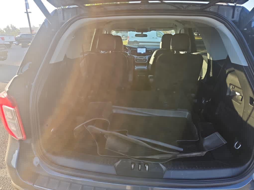 Used 2023 Ford Explorer XLT w/ Equipment Group 202A RWD image 9