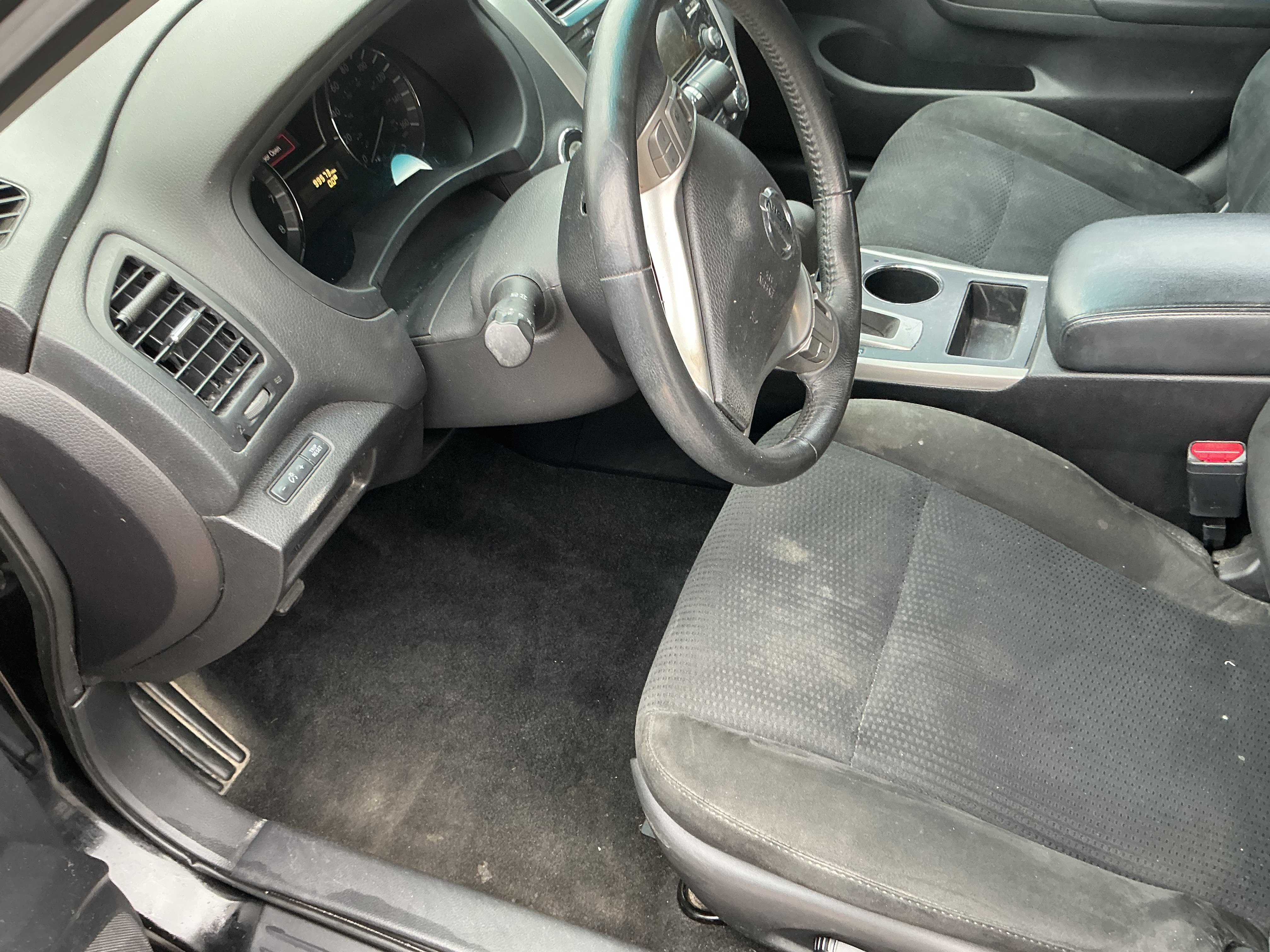 Used 2015 Nissan Altima 2.5 SV FWD image 10
