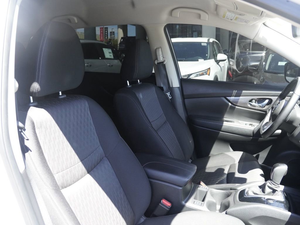Used 2020 Nissan Rogue SV image 19