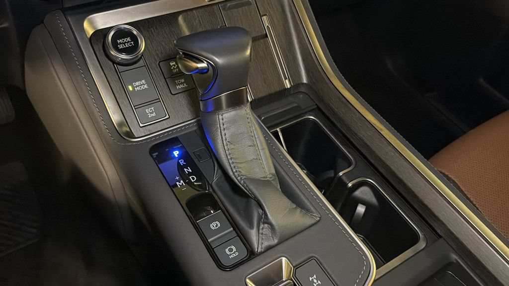 Used 2024 Lexus GX 550 w/ Accessory Package (Z1) AWD/4WD image 32