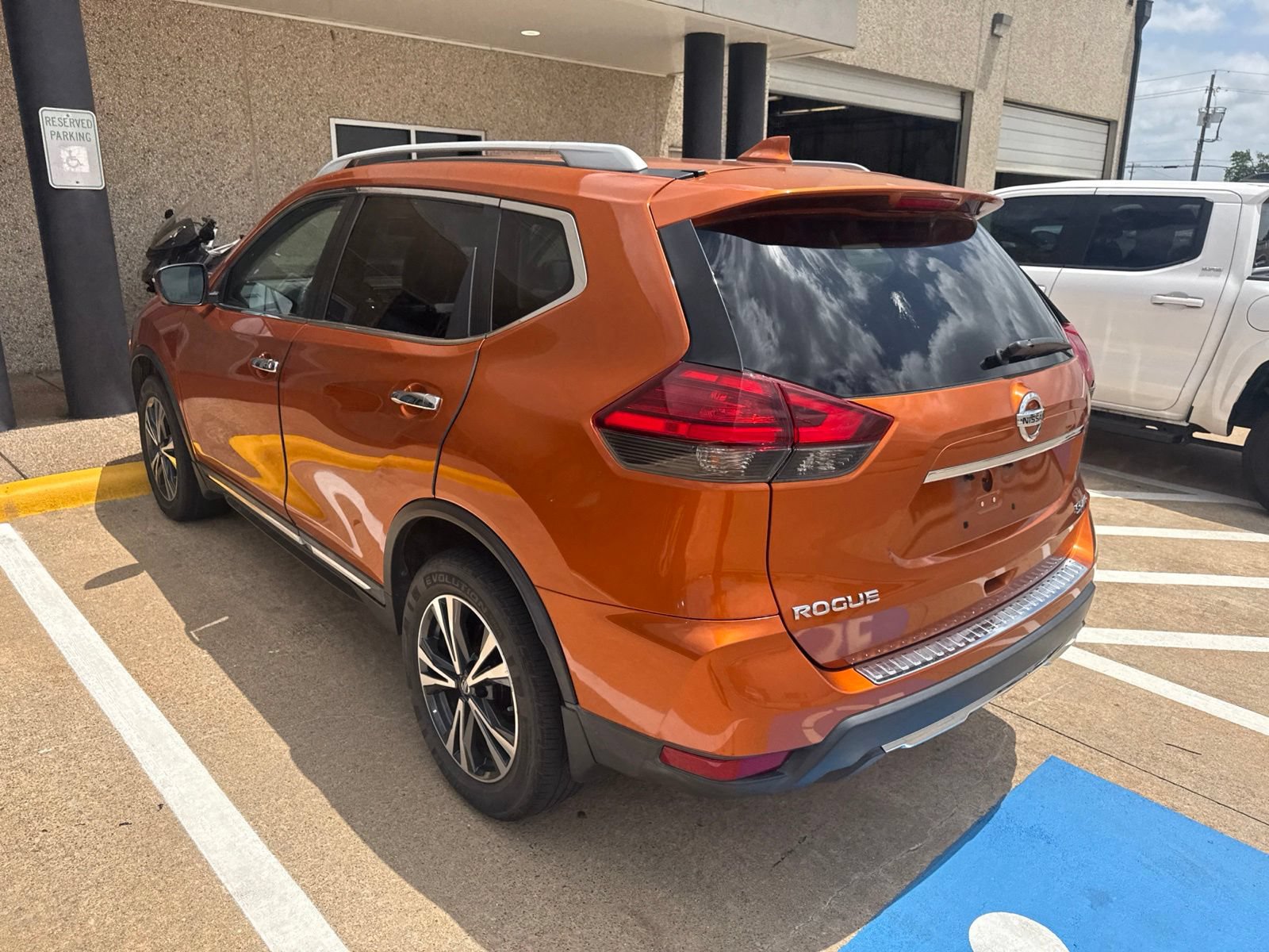 Used 2017 Nissan Rogue SL w/ SL Premium Package AWD/4WD image 5