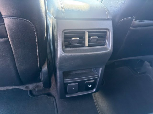Used 2020 Ford Edge Titanium AWD/4WD image 19