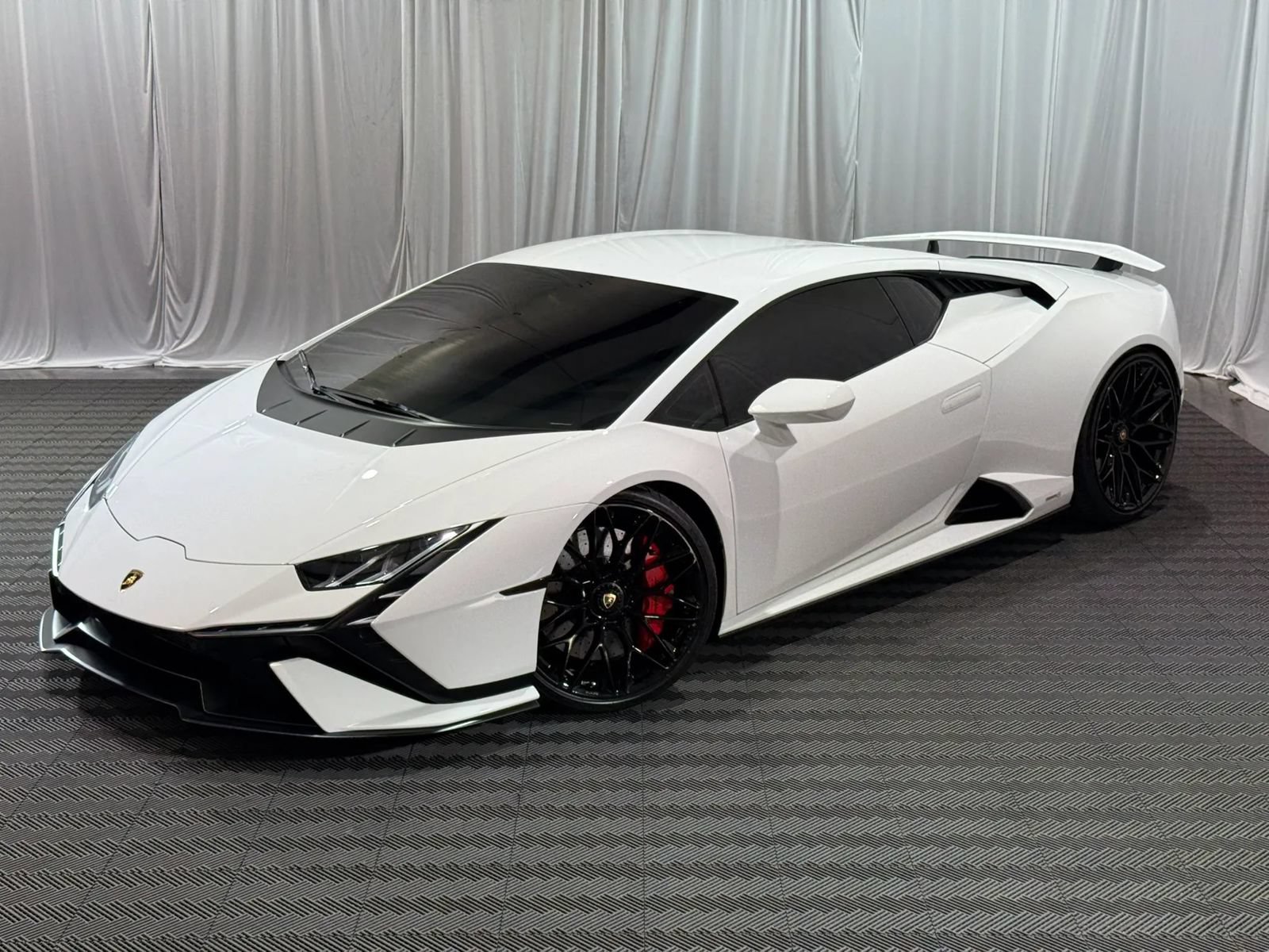 Used 2023 Lamborghini Huracan Tecnica RWD image 1