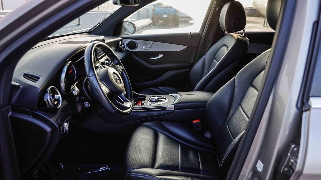 Used 2019 Mercedes-Benz GLC 300 image 21
