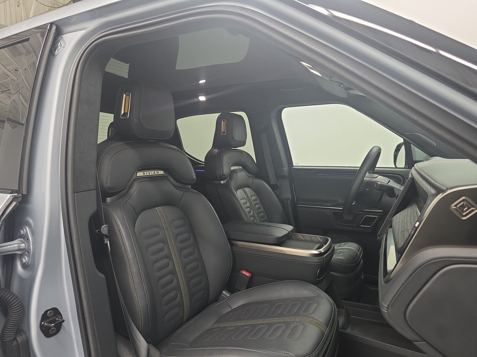 Used 2023 Rivian R1T Adventure AWD/4WD image 23