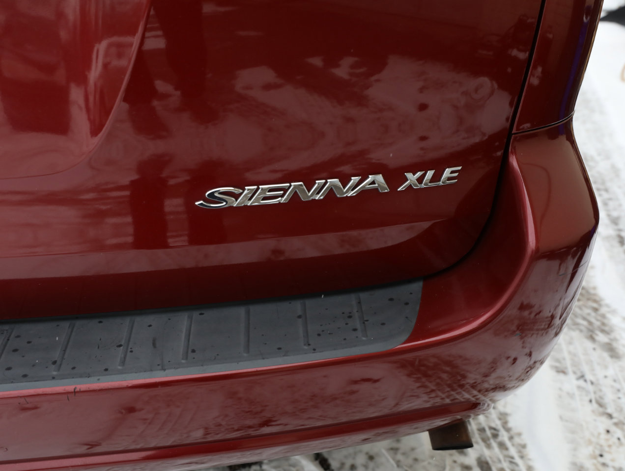 Used 2010 Toyota Sienna XLE FWD image 8