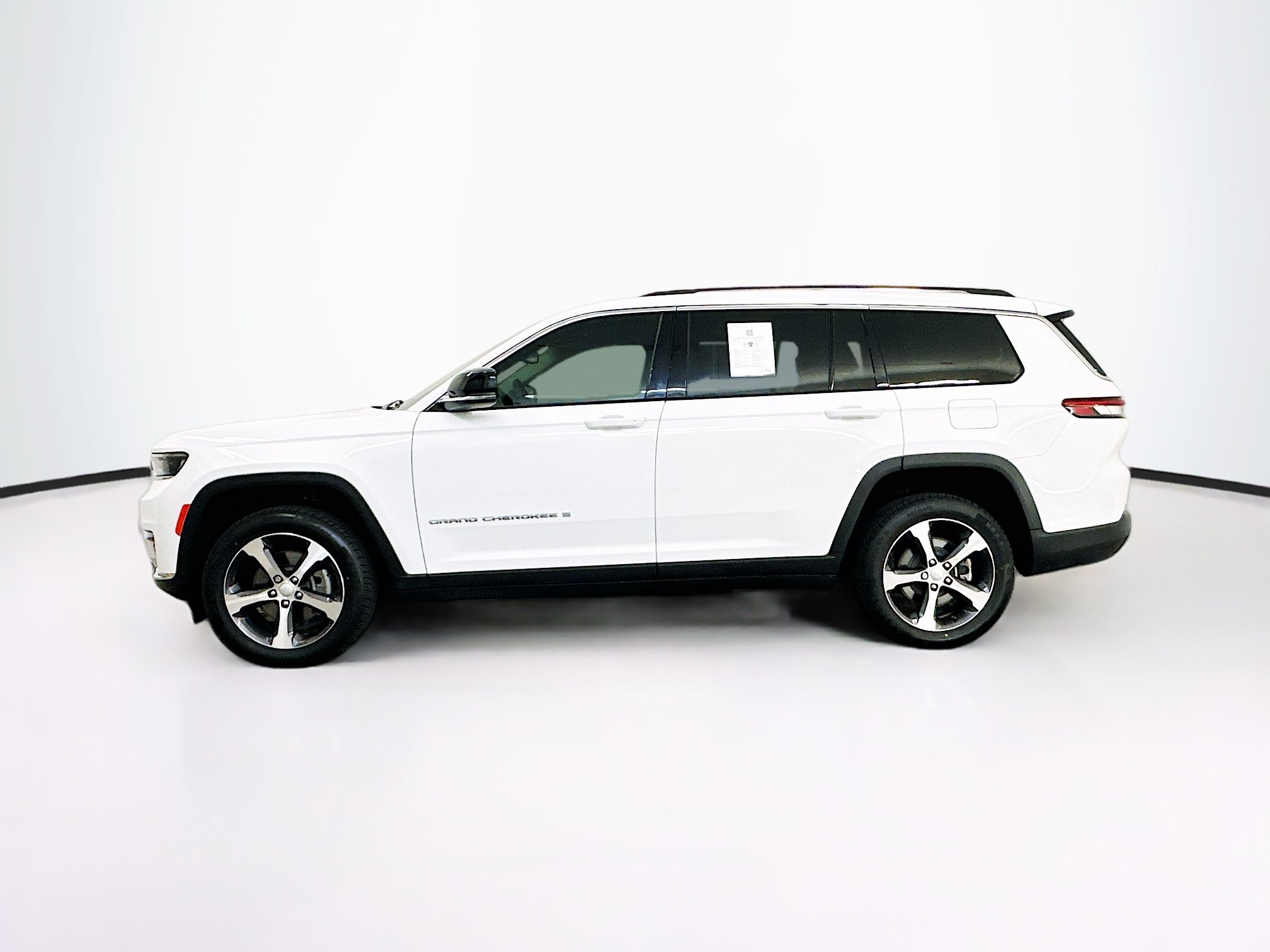 Used 2023 Jeep Grand Cherokee L Limited AWD/4WD image 4