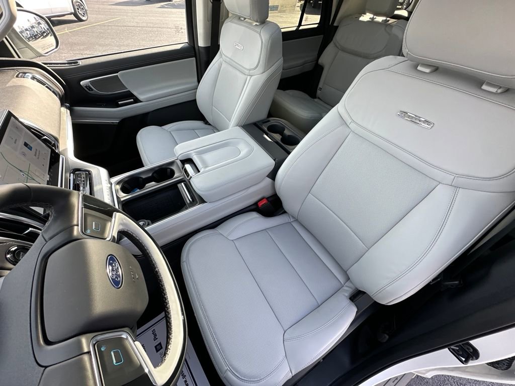 New 2025 Ford Expedition Platinum w/ Driver's Package image 18