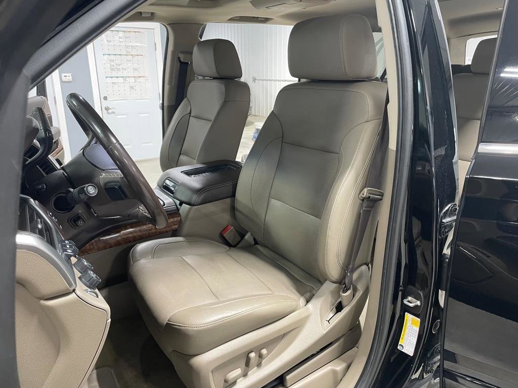 Used 2018 Chevrolet Suburban Premier image 9