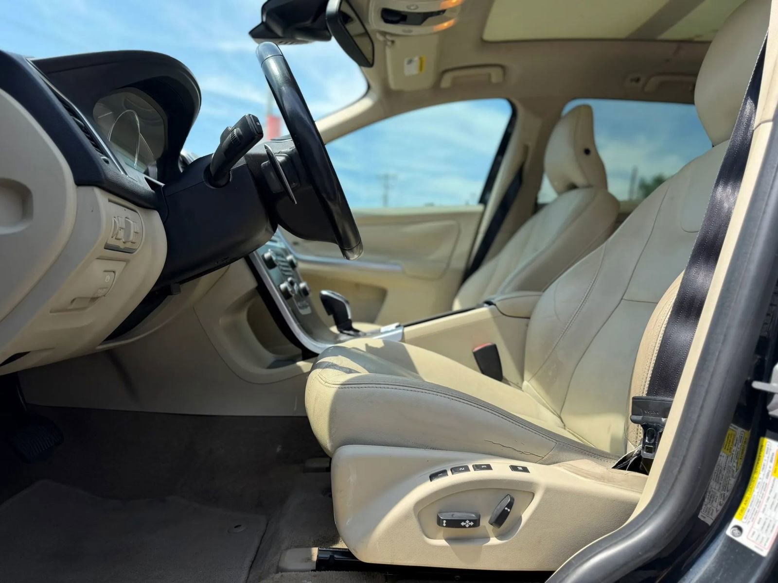 Used 2015 Volvo XC60 T6 Platinum AWD/4WD image 9